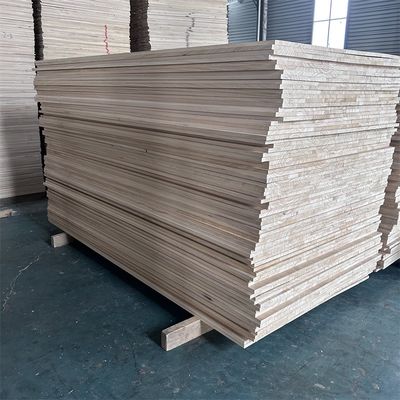 Contenido de humedad 8%-12% Tablero de madera sólida para muebles Mejor tablero de madera de paulownia