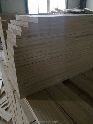 Contenido de humedad del 8% al 12% de tabla de paulownia certificada FSC para construcción ecológica