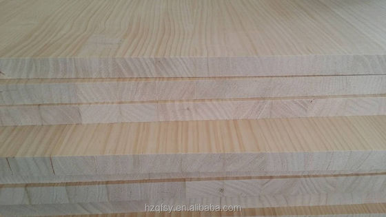 Tablero de pino sólido personalizable en acabado natural o blanqueado para sus necesidades