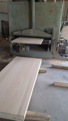 Tabla de madera de pino de taller tabla de pino sólida personalizable con densidad 480-550 kg/m3