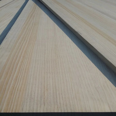 Tablero de madera de pino sólido personalizable con un contenido de humedad del 8 al 12% y una textura natural