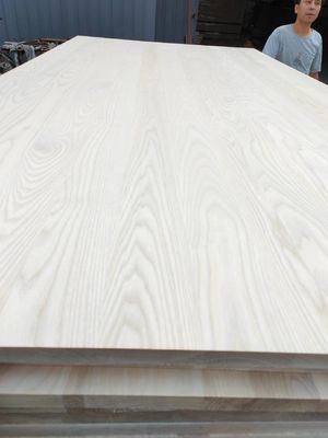 Panel de cenizas sólidas personalizado Tablero de madera sólida natural o de pintura Contenido de humedad 8-12%