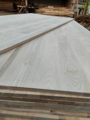 Panel de cenizas sólidas personalizado Tablero de madera sólida natural o de pintura Contenido de humedad 8-12%