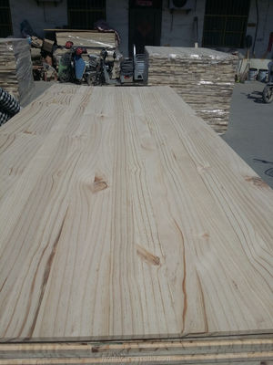 Tablero de pino de madera sólida de pino natural o blanqueado de grado BC