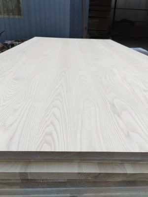Panel de cenizas sólidas personalizado Tablero de madera sólida natural o de pintura Contenido de humedad 8-12%