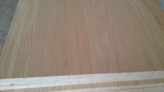 8-12% de contenido de humedad tablero de madera de pino para construcción sólida y duradera