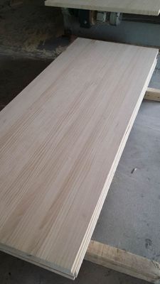 8-12% de contenido de humedad tablero de madera de pino para construcción sólida y duradera