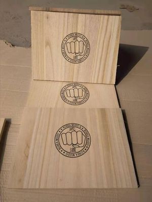 Logotipo personalizado Taekwondo Tablas de ruptura de madera Color natural Madera de Paulownia