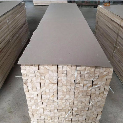 Contenido de humedad del 8% al 12% de Paulownia Triángulo de Camaras de madera para la construcción