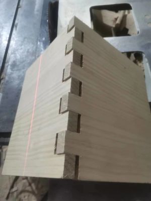 Tamaño personalizado Caja de panal de miel natural / blanqueada Caja de colmena de madera de pino con cuatro marcos