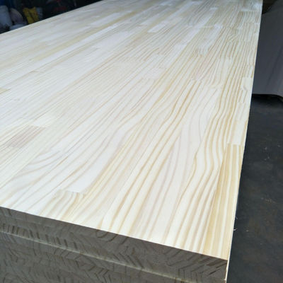 2440*1220mm Contenido de humedad 8%-12% madera sólida material decorativo tablero de pino para su
