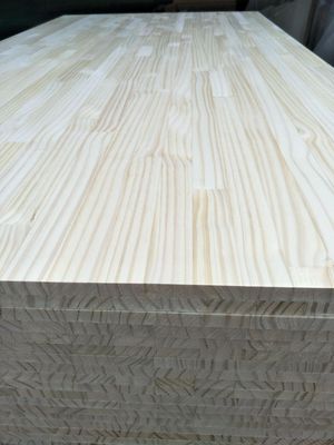 2440*1220mm Contenido de humedad 8%-12% madera sólida material decorativo tablero de pino para su