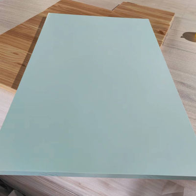 Contenido de humedad 8-12% Panel de madera de pino Colores personalizados para decoración Piezas de repuesto gratuitas