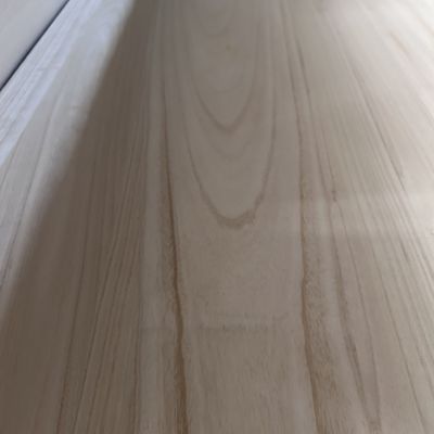 Panel de madera AA hecho de madera de paulownia para diseño del hogar natural en acabado de madera natural