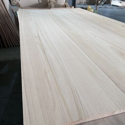 Panel de madera AA hecho de madera de paulownia para diseño del hogar natural en acabado de madera natural