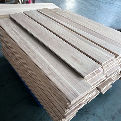 Panel de madera AA hecho de madera de paulownia para diseño del hogar natural en acabado de madera natural