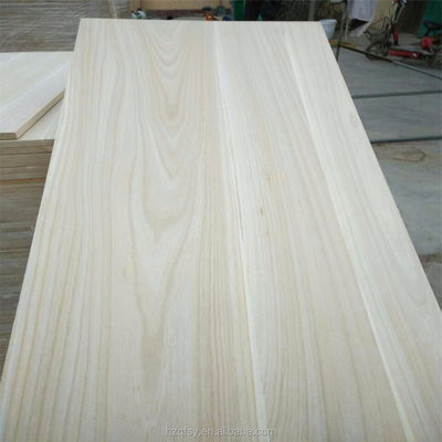 Superficie de lija lisa de madera de paulownia Precios de color natural para las necesidades de decoración de la casa