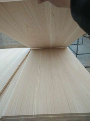 Moldeado de madera a medida Madera maciza madera de paulownia tablero de madera en color natural