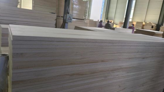 Contenido de humedad 8%-12% Tablero de madera sólida Paulownia Madera M3 para la decoración del hogar y la oficina