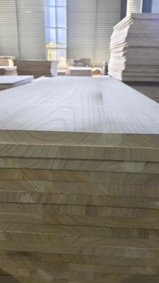 Contenido de humedad 8%-12% Tablero de madera sólida Paulownia Madera M3 para la decoración del hogar y la oficina