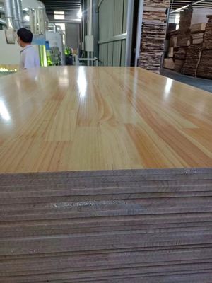 480-510 kg/m3 Madera de pino con articulaciones radiadas de 18 mm y tablas sólidas de pino para muebles