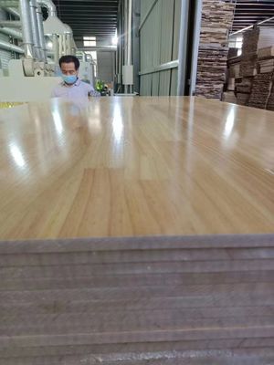 480-510 kg/m3 Madera de pino con articulaciones radiadas de 18 mm y tablas sólidas de pino para muebles