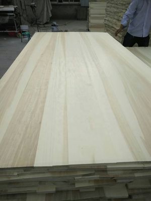 Panel de madera de álamo Tabla de madera sólida AA AB Duración de grado 100 mm-2440 mm Apoyo técnico en línea