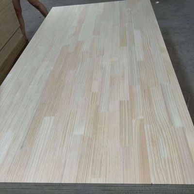 Planchas de madera articuladas con dedos de madera de pino radiata para soluciones de proyectos en interiores