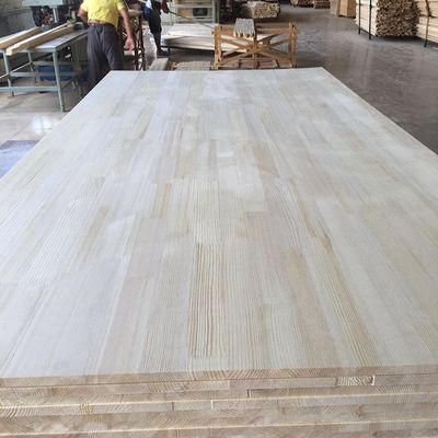 Planchas de madera articuladas con dedos de madera de pino radiata para soluciones de proyectos en interiores
