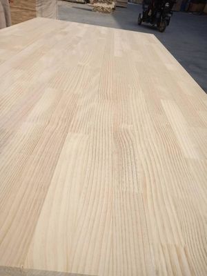Planchas de madera articuladas con dedos de madera de pino radiata para soluciones de proyectos en interiores
