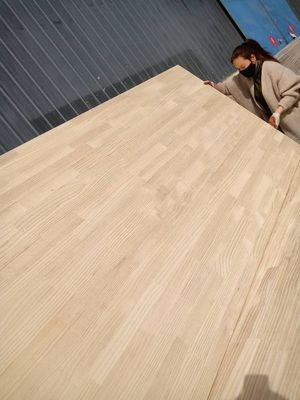 Planchas de madera articuladas con dedos de madera de pino radiata para soluciones de proyectos en interiores