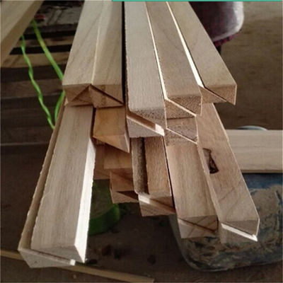 Tamaño personalizado de las tiras de madera de paulownia para la decoración 18 mm x 18 mm longitud 2500 mm