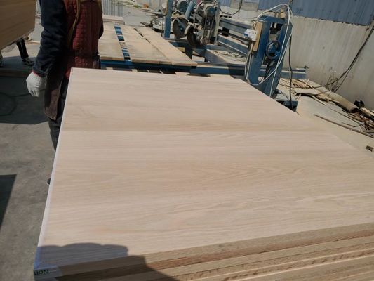 Grado AA América del Norte Red Oak Tamaño personalizado Panel recto de tablero sólido Soporte técnico en línea
