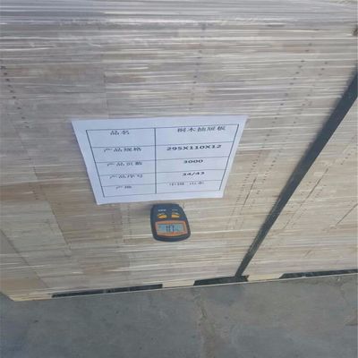 Las hojas de madera de paulownia son de madera natural y blanqueada para tableros laterales de cajones 100% certificados FSC.