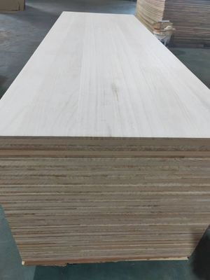 Construcción Construcción Blanqueado Paulownia Madera de suelo 4X8 Tabla de madera Precios 300kg/m3