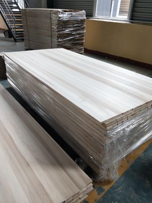 280-300 kg/Cbm Densidad Madera de álamo Madera para proyectos de madera