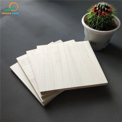 280-300 kg/Cbm Densidad Madera de álamo Madera para proyectos de madera