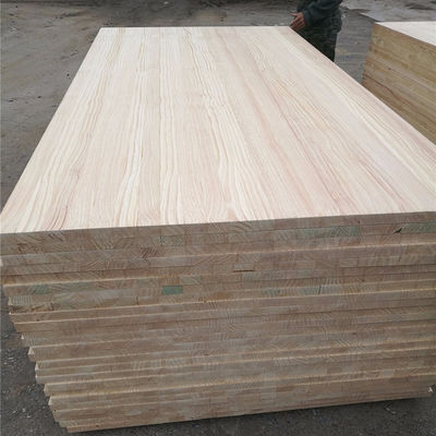 Un grado de tablones de pino sólido ruso para artesanías de madera estilo taller tradicional