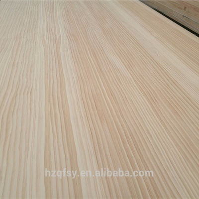 Un grado de tablones de pino sólido ruso para artesanías de madera estilo taller tradicional