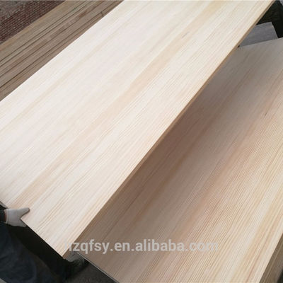Un grado de tablones de pino sólido ruso para artesanías de madera estilo taller tradicional