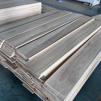 Tablero de madera sólida de 2440x1220 o 1200x600 personalizado con un contenido de humedad del 8% al 12%