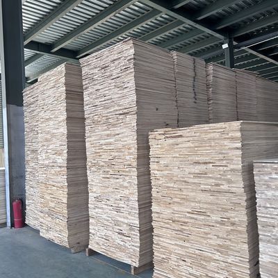 Tablero de madera sólida de 2440x1220 o 1200x600 personalizado con un contenido de humedad del 8% al 12%
