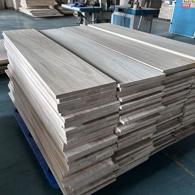 Tablero de madera sólida de 2440x1220 o 1200x600 personalizado con un contenido de humedad del 8% al 12%