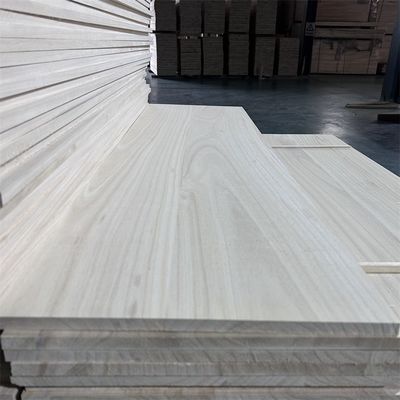 Tablero de paulownia de madera sólida para muebles Blanqueado Contenido de humedad de paulownia de madera 8%-12%