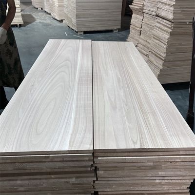 Tablero de paulownia de madera sólida para muebles Blanqueado Contenido de humedad de paulownia de madera 8%-12%