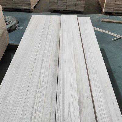 Contenido de humedad del 8% al 12% Tabla de madera de paulownia para la producción de paneles de ataúd de madera personalizados