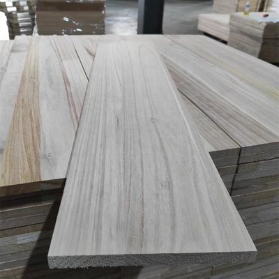 Contenido de humedad del 8% al 12% Tabla de madera de paulownia para la producción de paneles de ataúd de madera personalizados