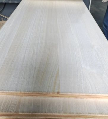 Materiales de puertas de madera sólida tablero de madera de paulownia para la capacidad de solución de proyectos