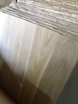 2440x1220 o 1200x600 Tamaño 12 mm Tabla de madera de paulownia comprimida con certificado FSC
