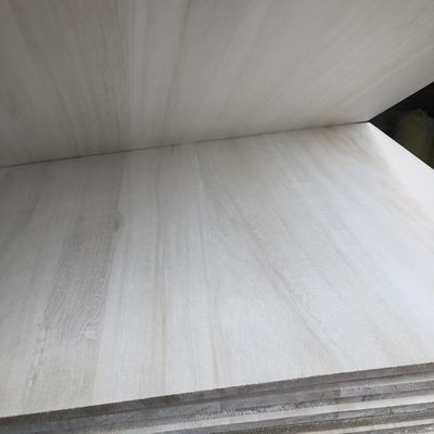 Capacidad de solución del proyecto de Australia Tablas de núcleo de madera Kiri con densidad de 280-320KGS / CBM
